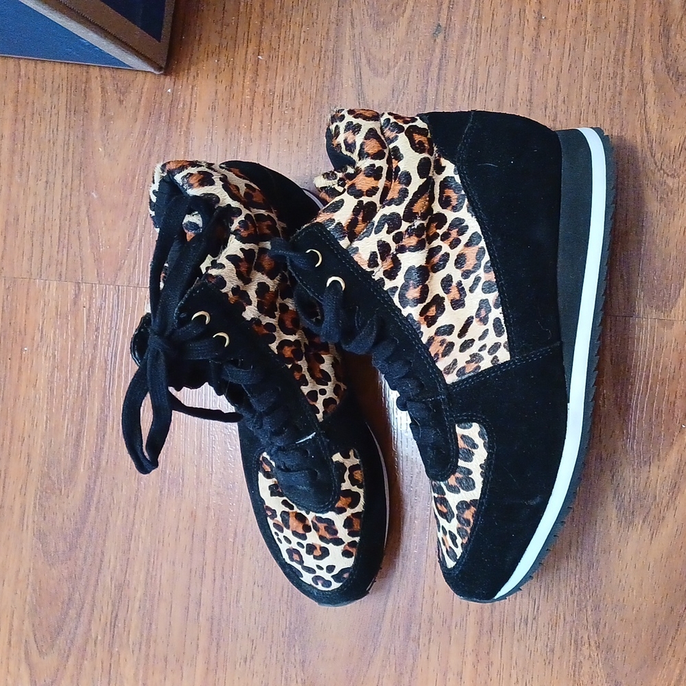 Bella Vita size 9 faux fur leopard high tops